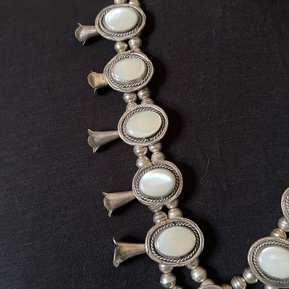 Vintage Navajo Sterling mother of pearl Squash Blossom necklace - Picture 3 of 10